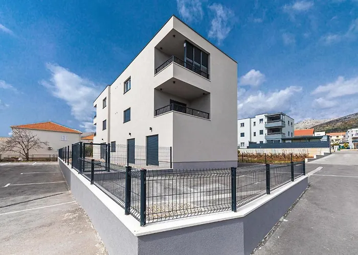 2 Bedroom In * Τρογκίρ